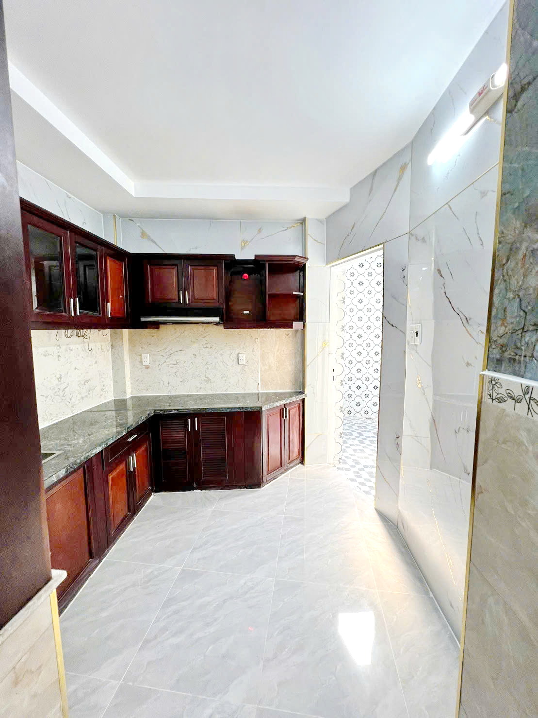 Bán nhà mới 3 lầu 74m2 gần MT đường Phạm Thế Hiển P.4 Quận 8